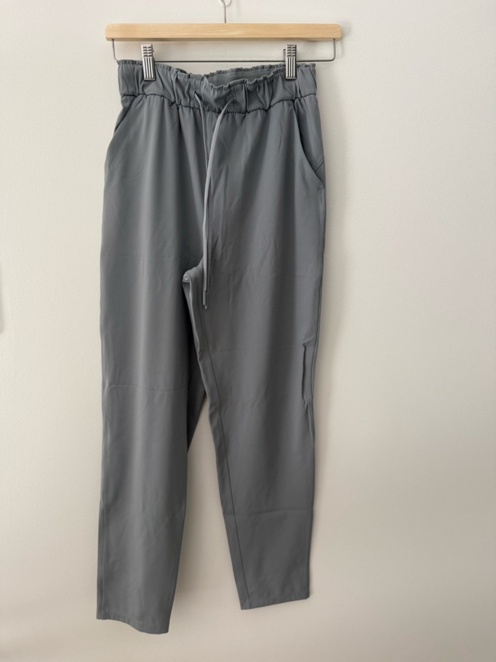Lululemon Women On The Fly Ankle Pants in Gray